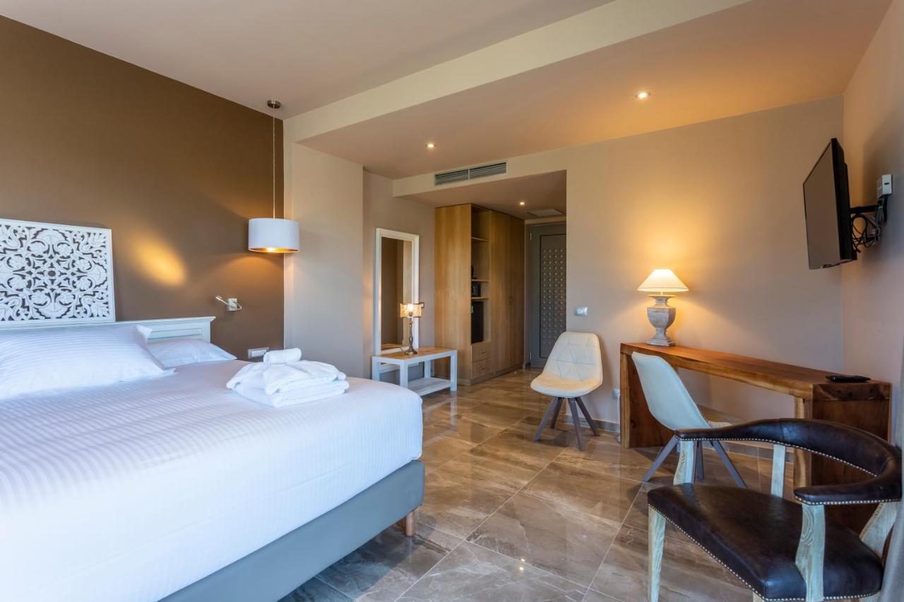 Elysian Luxury Hotel And Spa Kalamata Exterior foto